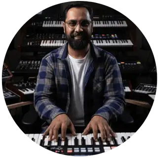 Foto de perfil do professor do curso de teclado online Tocando do Zero
